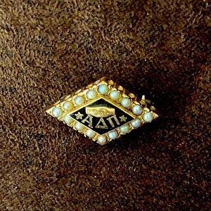 Alpha Delta Pi pin/badge
